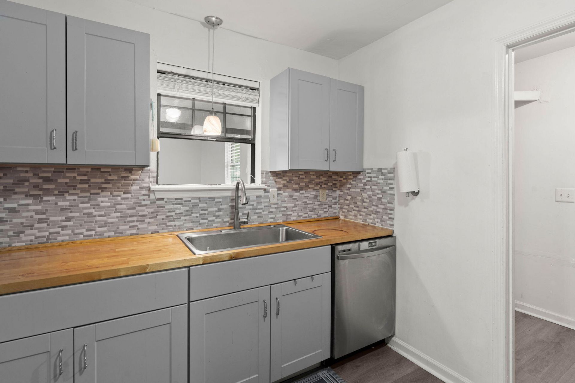 313 Dorchester Manor Boulevard Photo 10