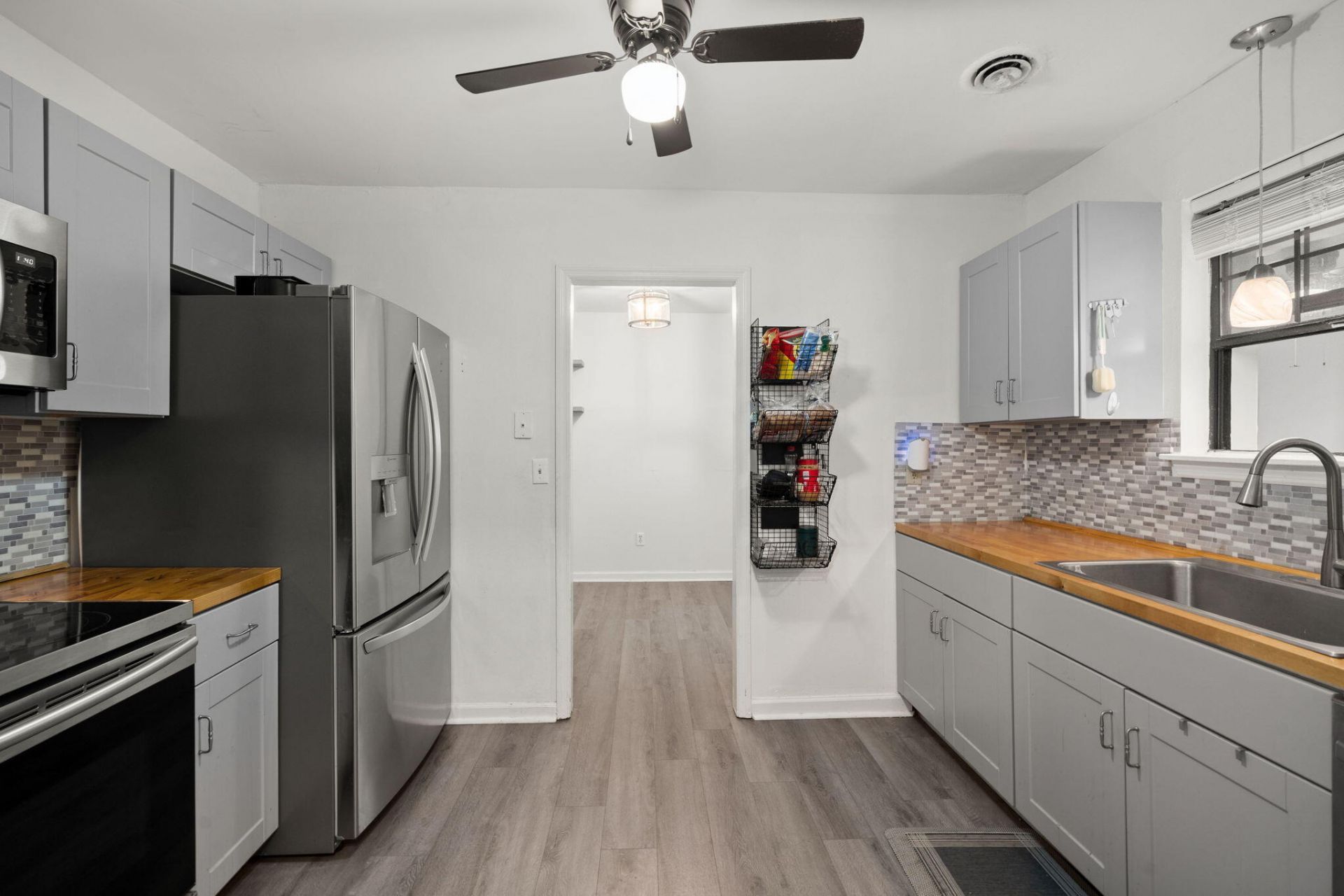 313 Dorchester Manor Boulevard Photo 8