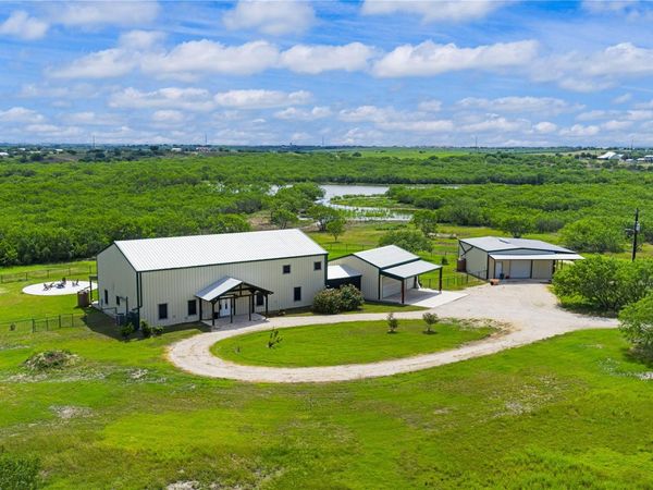 1293 Pioneer RD, Seguin, TX 78155