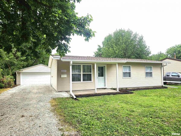 1607 MEADOW Drive, Galesburg, IL 61401