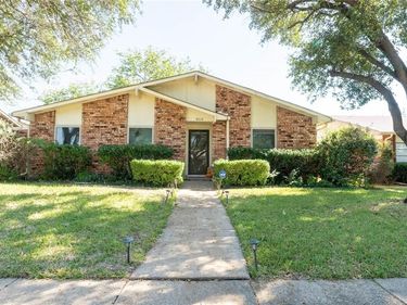 8512 Londonderry Lane, Dallas, TX 75228