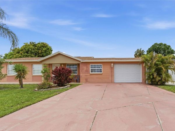4914 HOLIDAY DRIVE , TAMPA, FL 33615