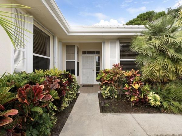 1092 Bedford Avenue, Palm Beach Gardens, FL 33403
