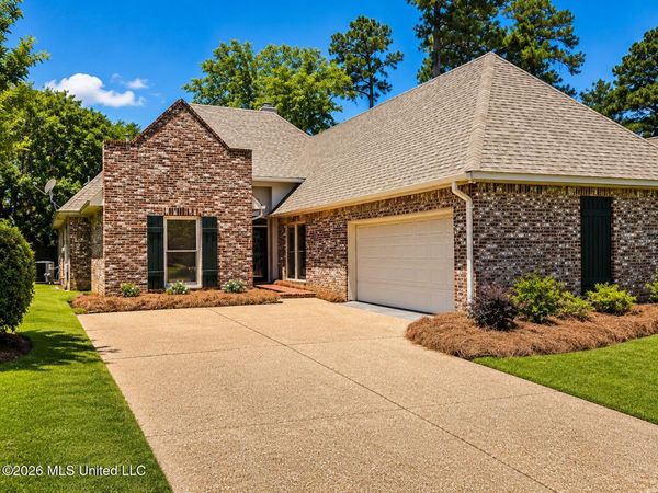 707 Versailles Drive, Ridgeland, MS 39157