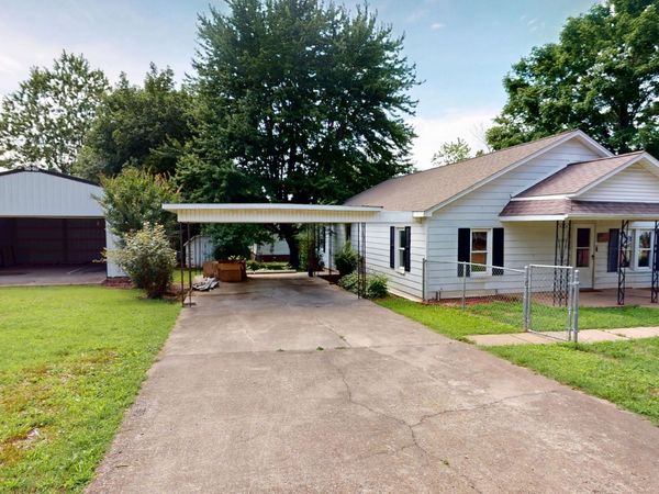318 N College Street , Martin, TN 38237