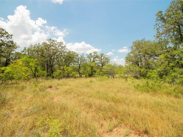 9057 Sycamore Shade LN, Kingsbury, TX 78155