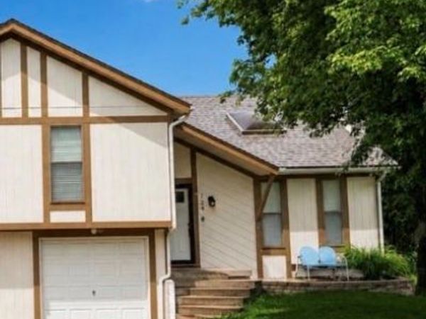 122 N Saxony Drive, Olathe, KS 66061