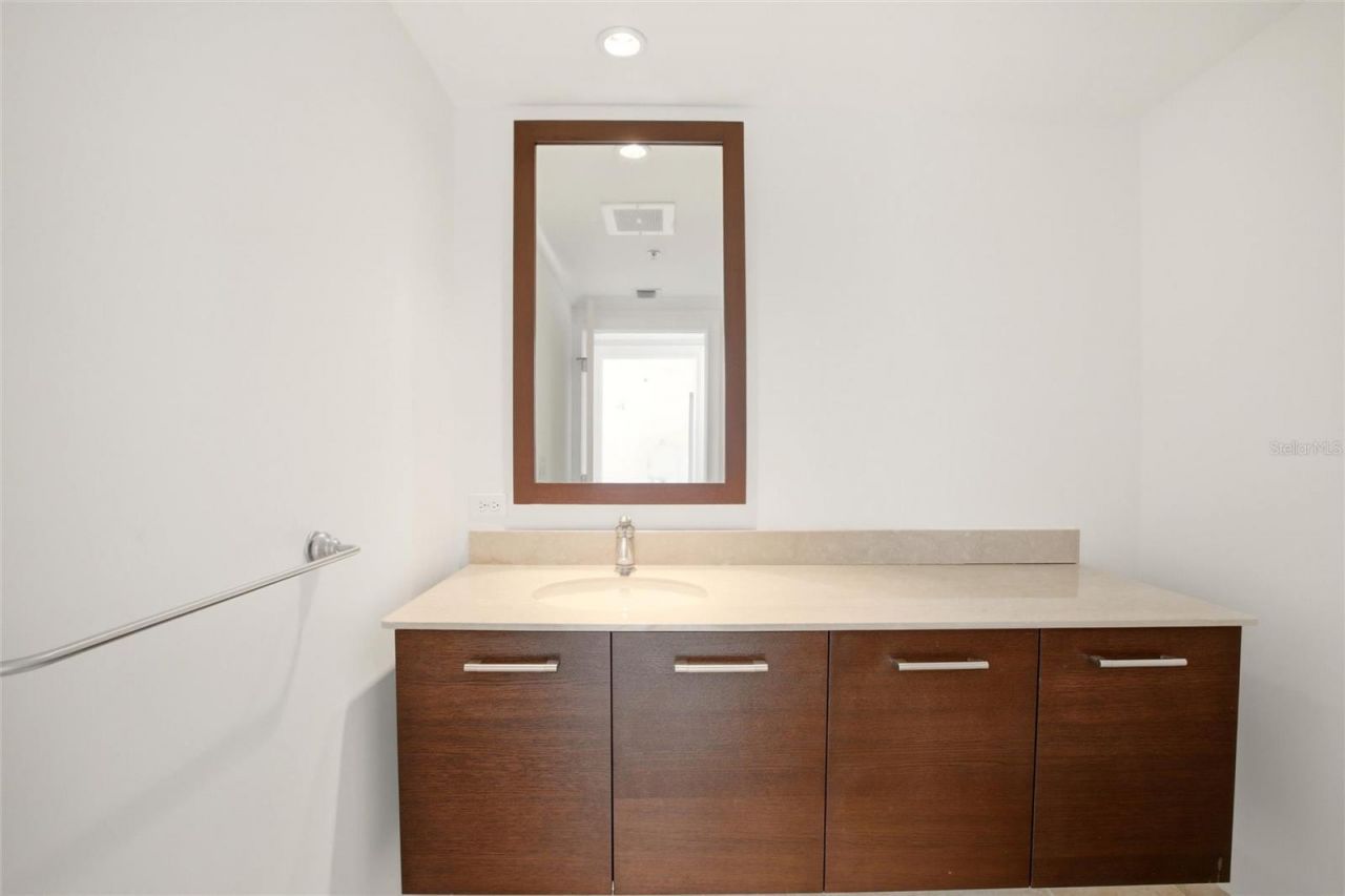 1350 Main Street , Unit 707, Sarasota, FL 34236 Photo