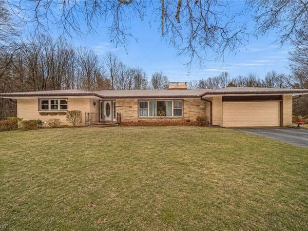 3832 Lake Road , Conneaut, OH 44030