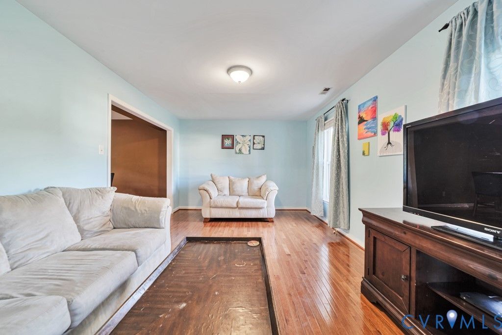 11060 Forest Trace Way  Glen Allen, VA 23059