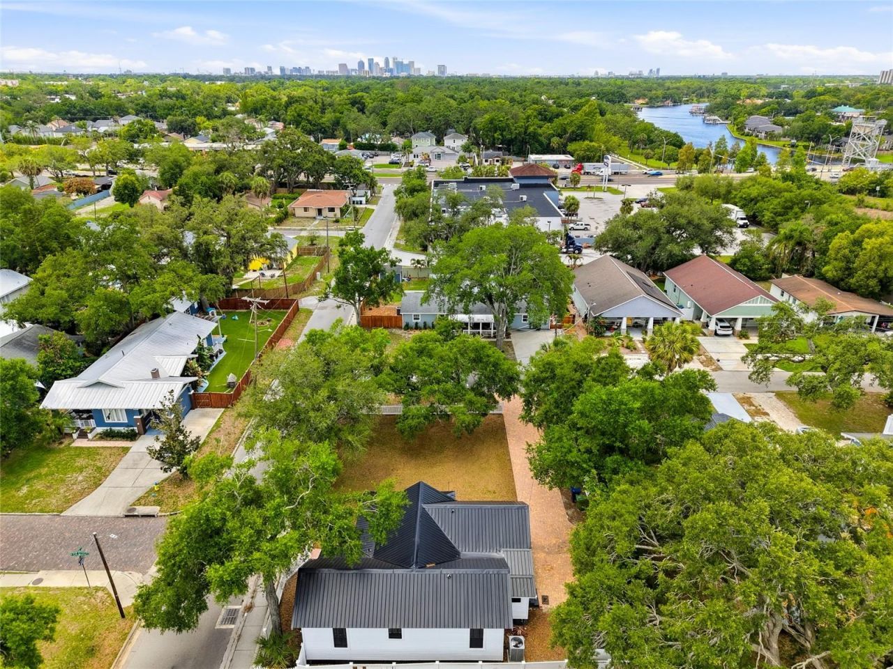 5602 N Ola Avenue , Tampa, FL 33604 Photo