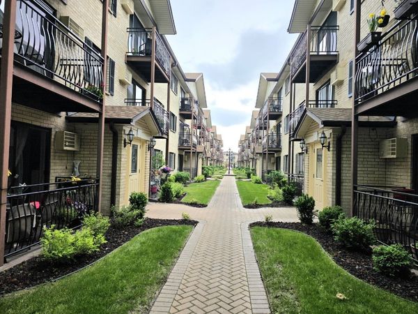 5139 N East River Road, Unit 162F, Chicago, IL 60656