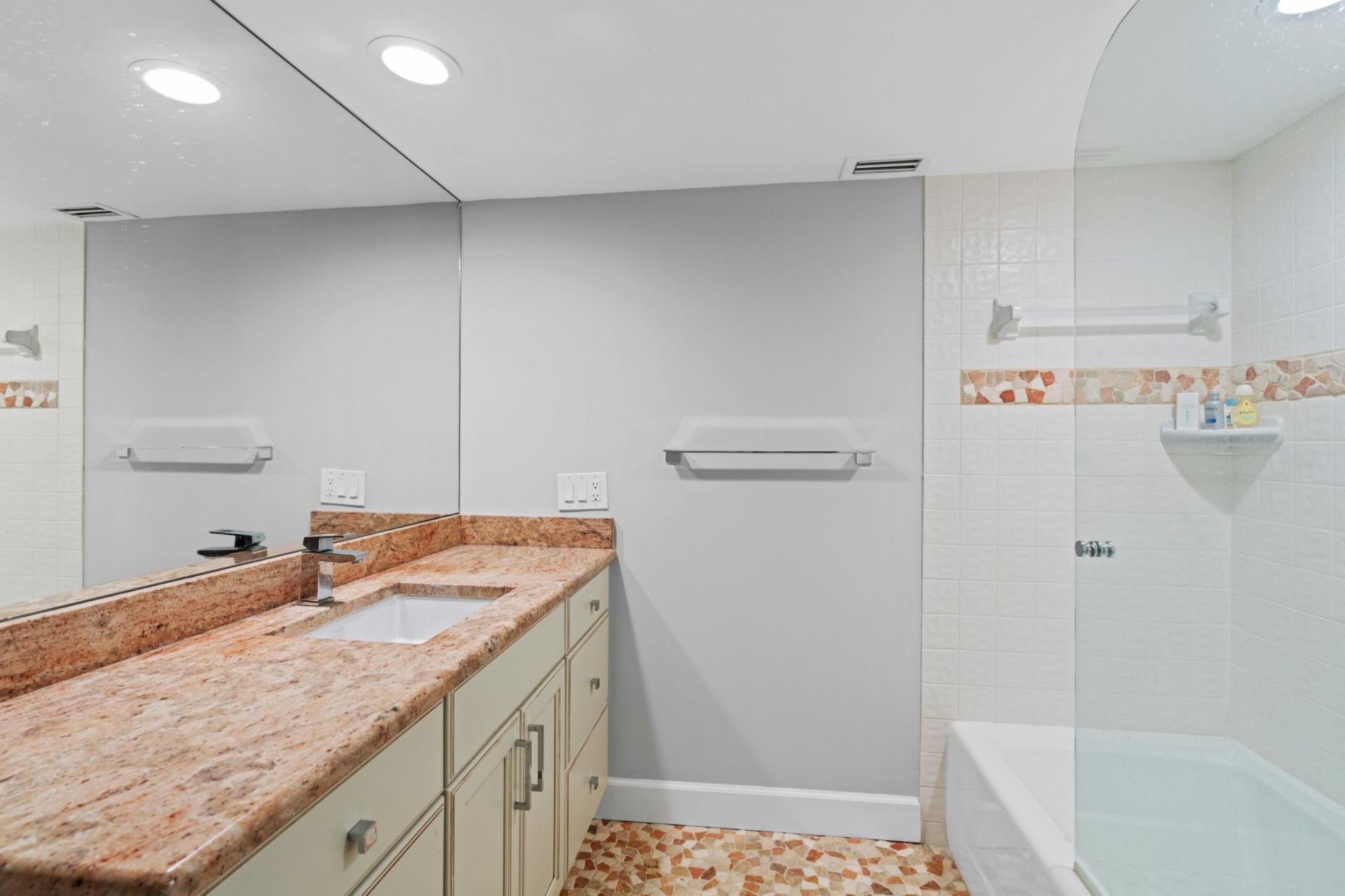 2435 Presidential Way, Unit G, West Palm Beach, FL 33401 Photo