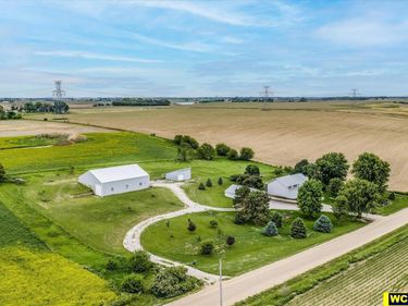 2288 County Road 33, Bennington, NE 68007