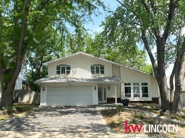 736 W Burt Drive, Lincoln, NE 68521