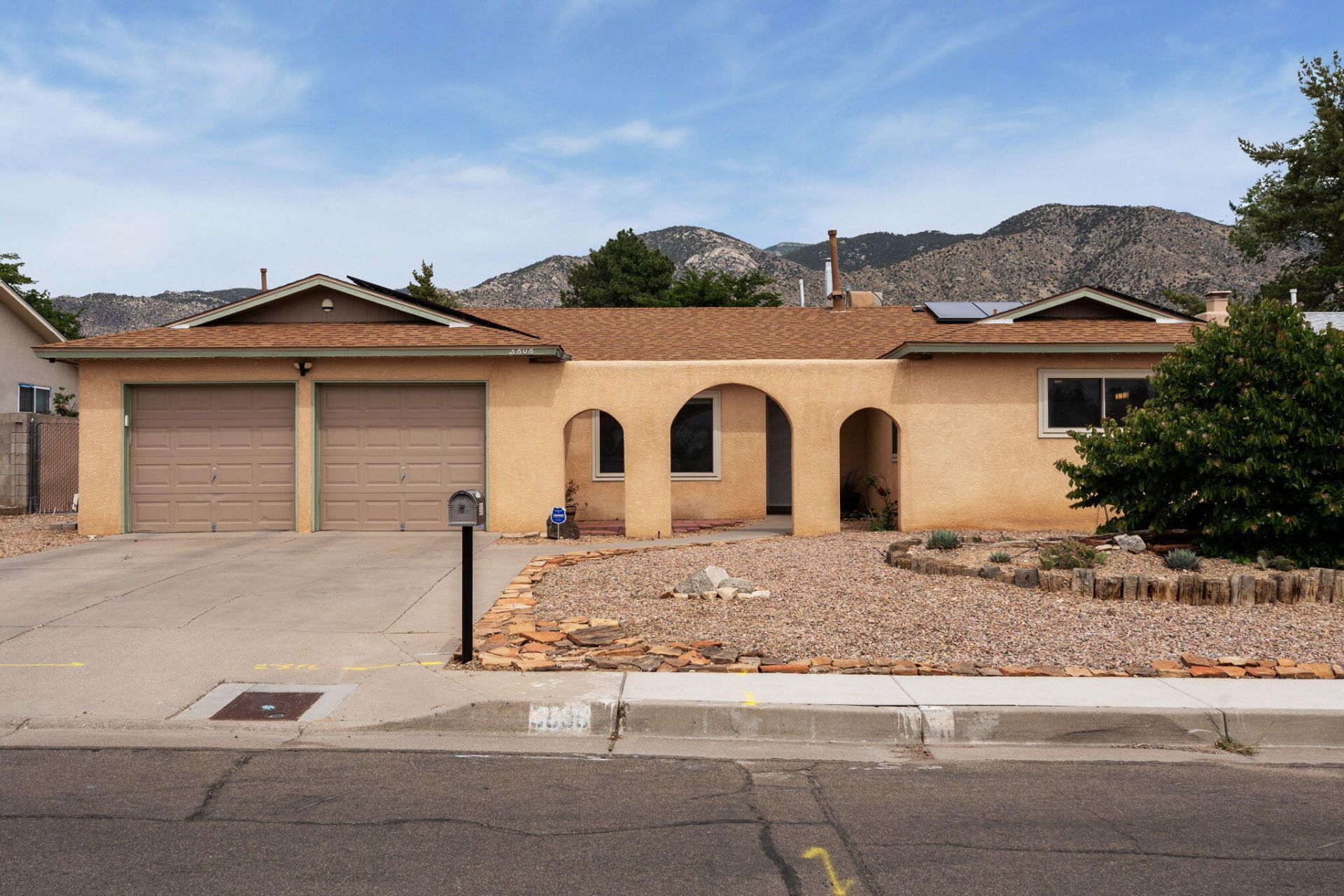 3808 La Charles Drive Ne, Albuquerque, NM 87111 Main Photo