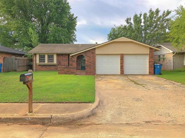 720 Robin Hill Road, Edmond, OK 73003
