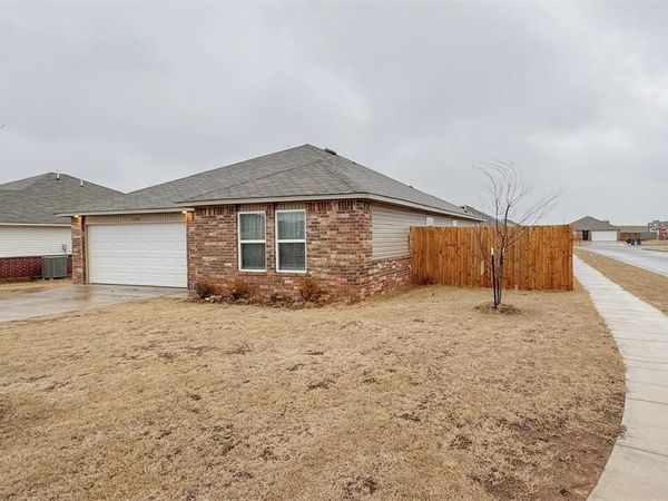 1109 S Appaloosa Lane, Mustang, OK 73064