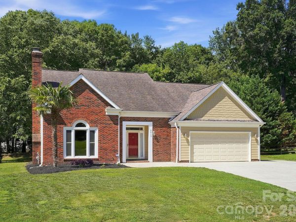 9912 Park Springs Court, Charlotte, NC 28210