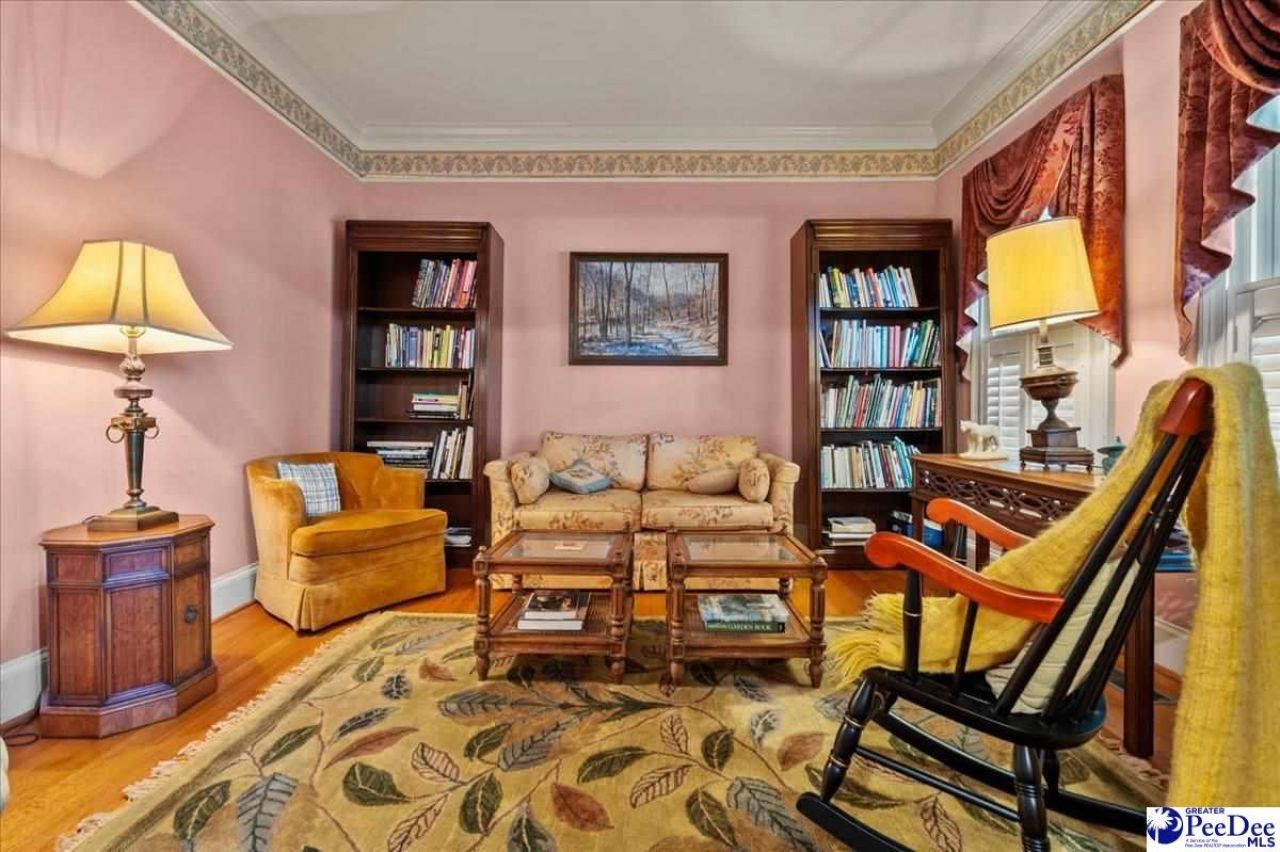 1352 Cottingham Photo 10