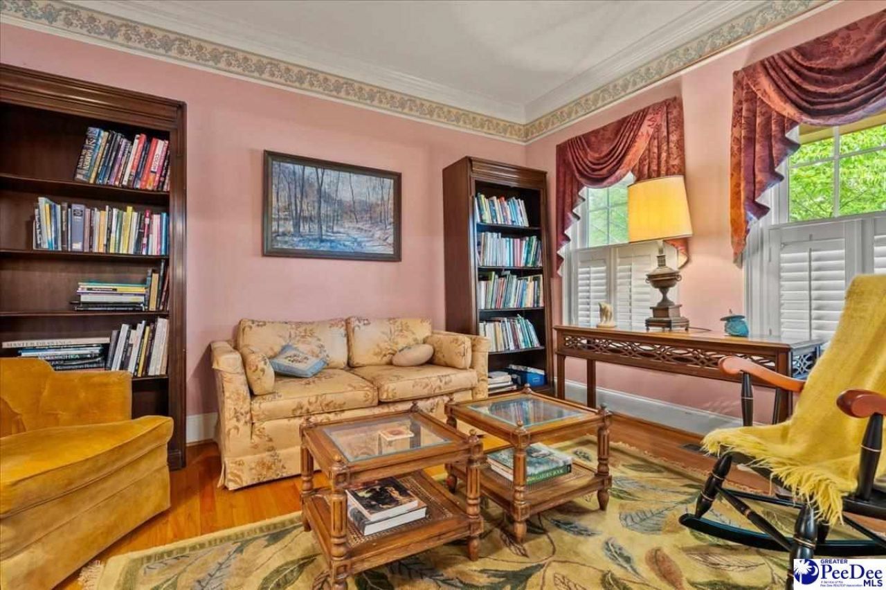 1352 Cottingham Photo 11