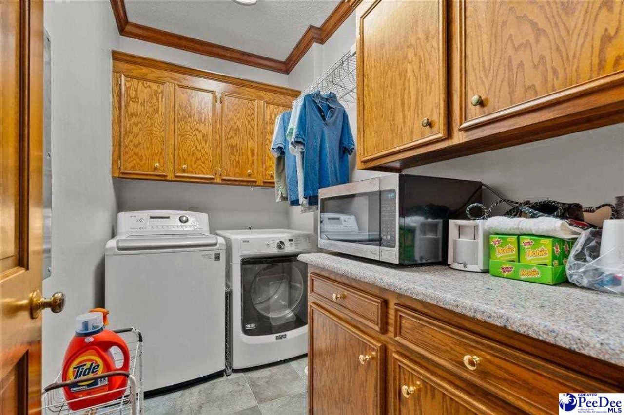 1352 Cottingham Photo 17