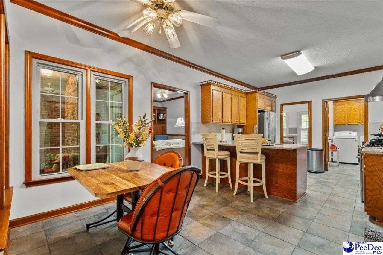 1352 Cottingham Photo 19