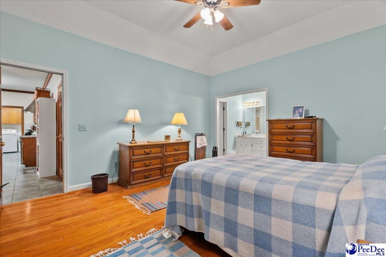 1352 Cottingham Photo 21