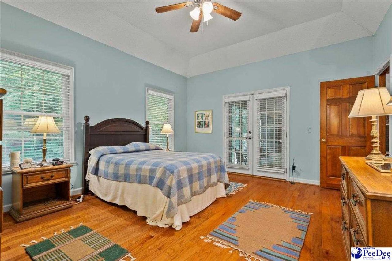 1352 Cottingham Photo 22
