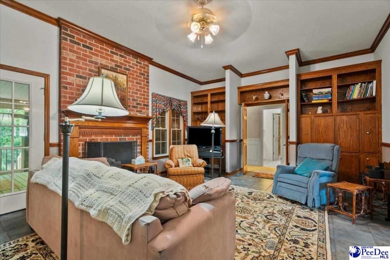 1352 Cottingham Photo 27