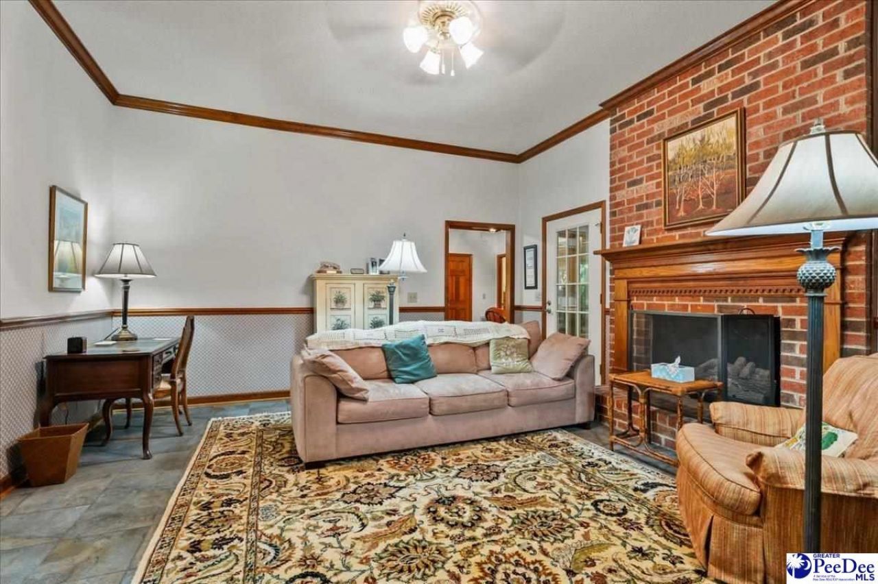 1352 Cottingham Photo 29