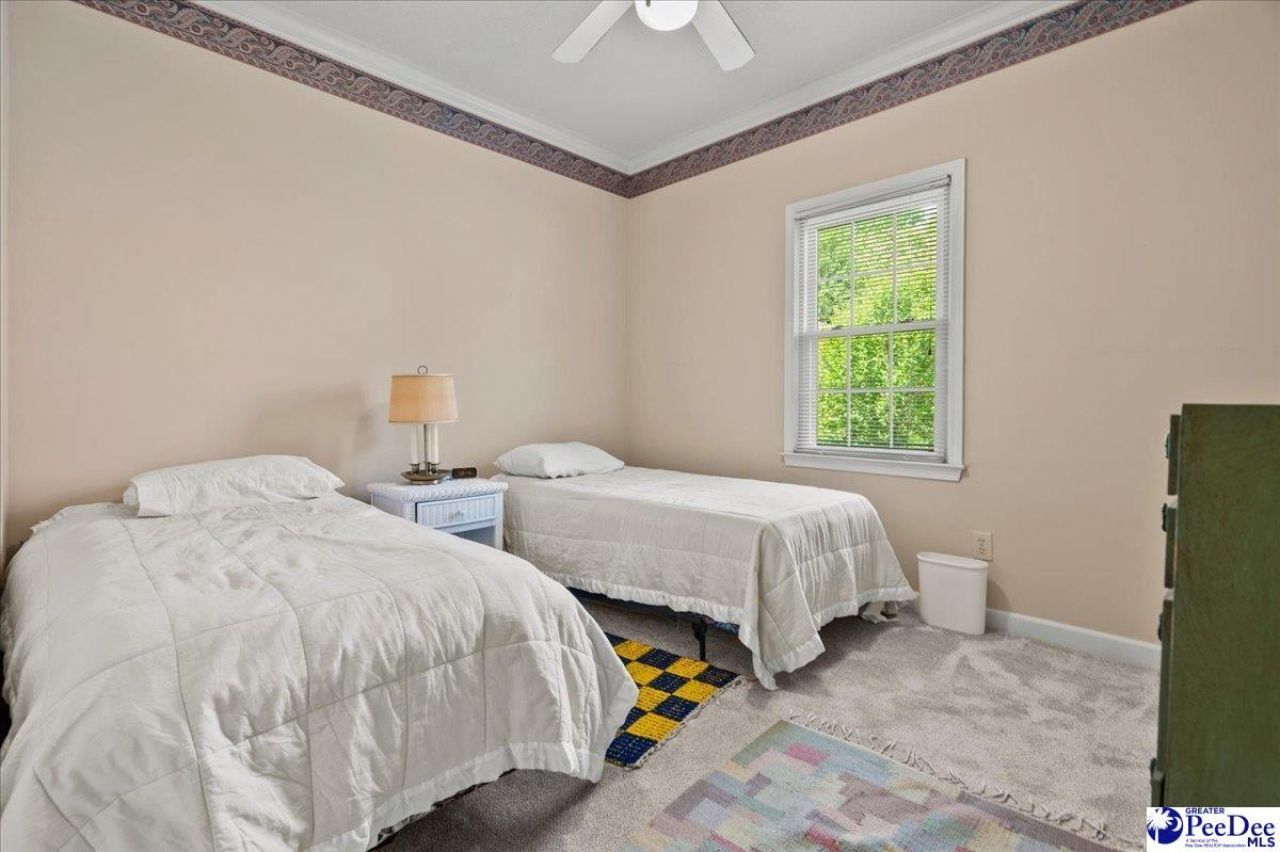 1352 Cottingham Photo 34