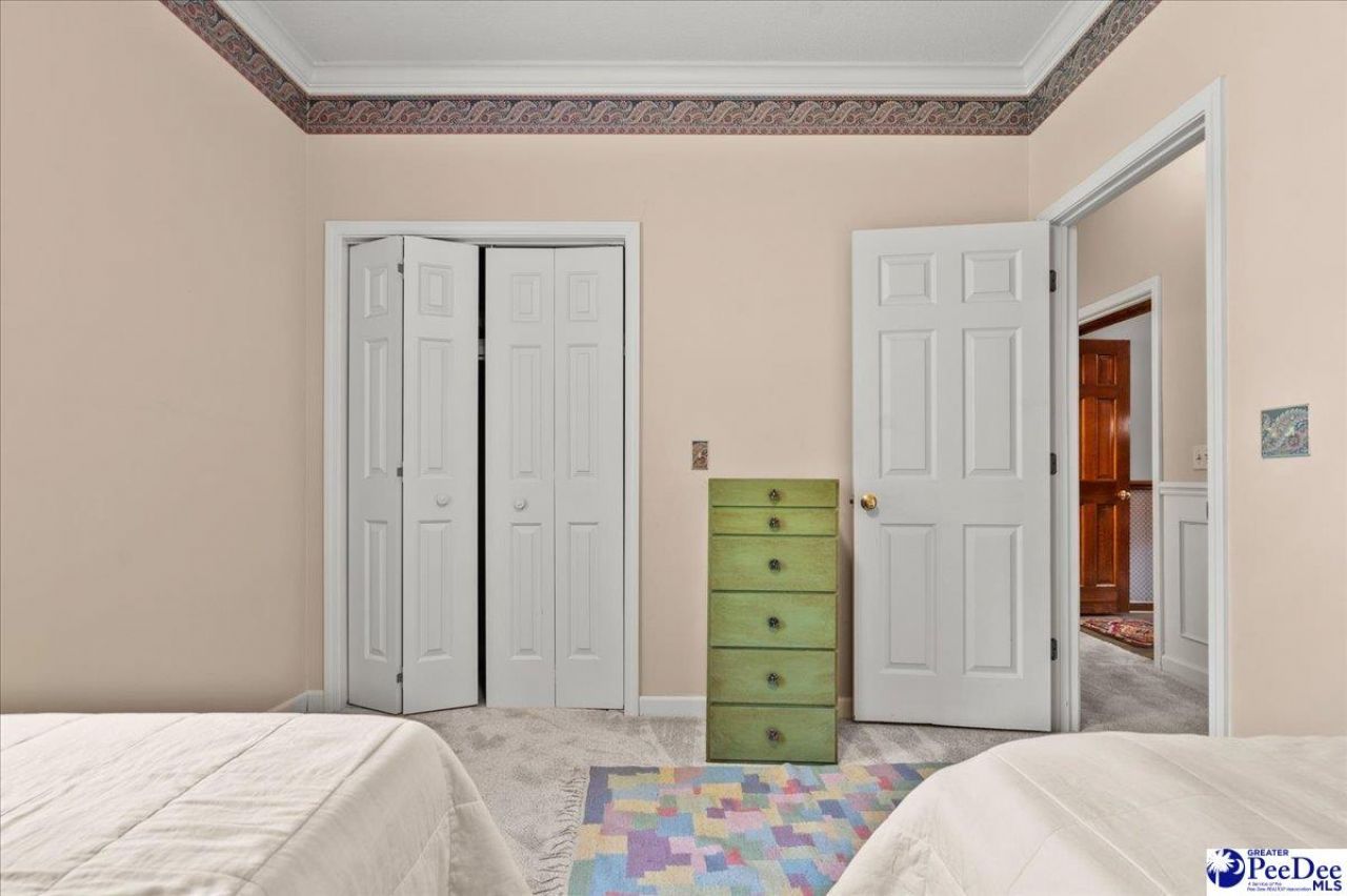 1352 Cottingham Photo 35
