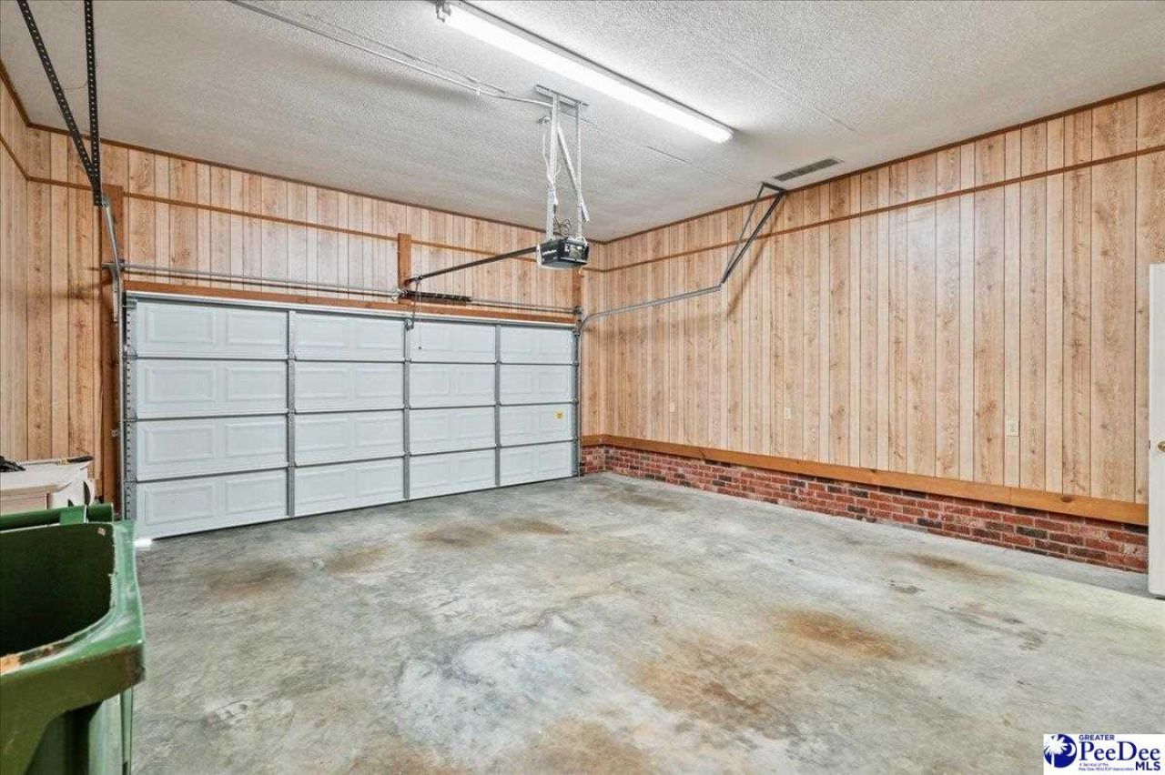 1352 Cottingham Photo 38