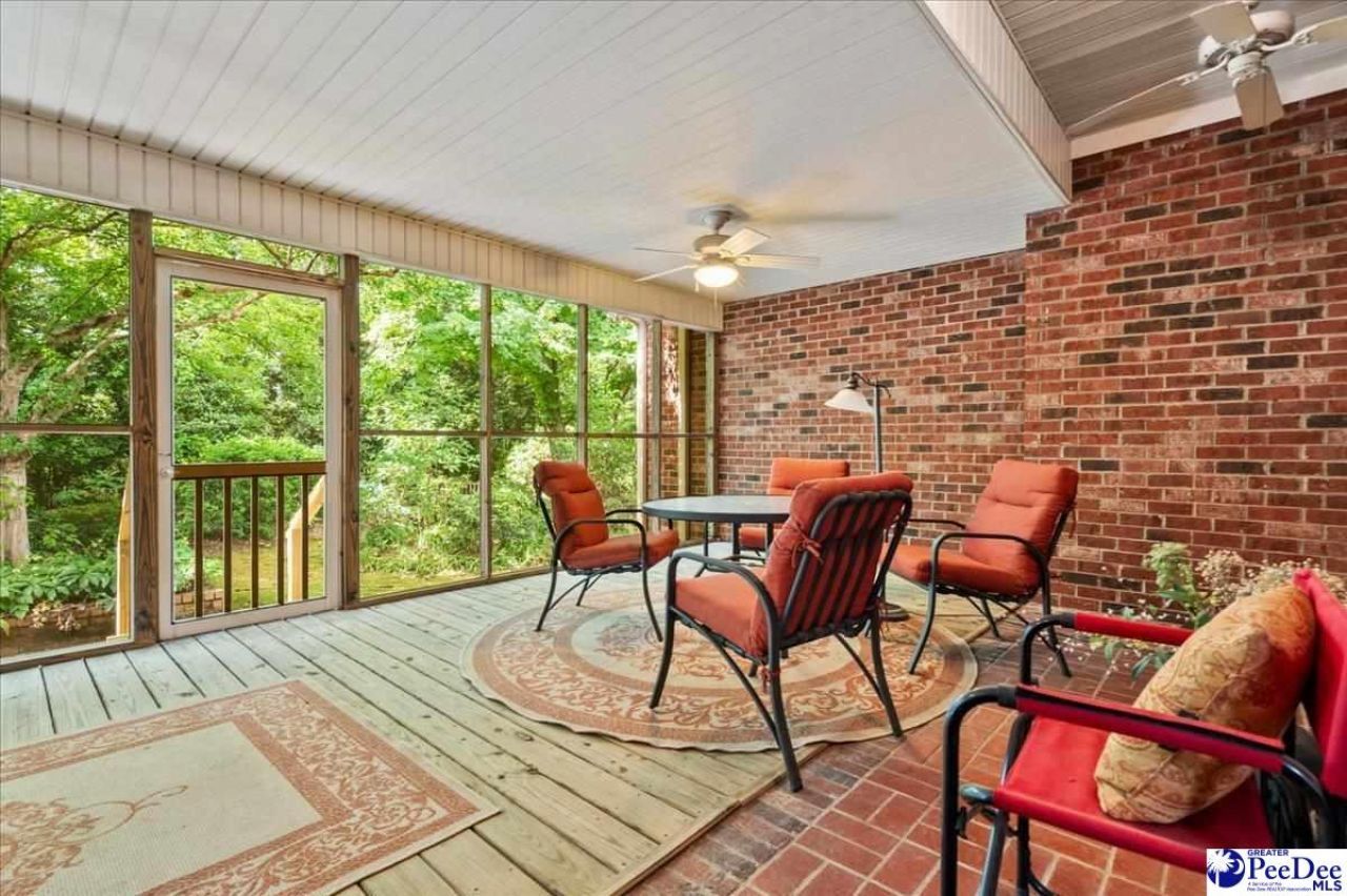 1352 Cottingham Photo 40