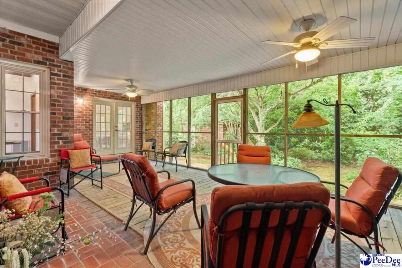 1352 Cottingham Photo 41