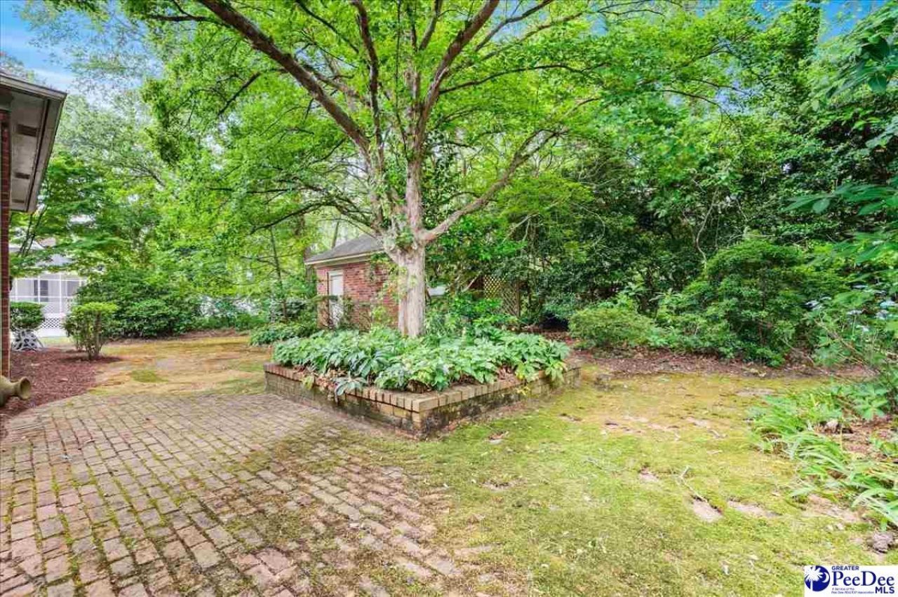 1352 Cottingham Photo 43