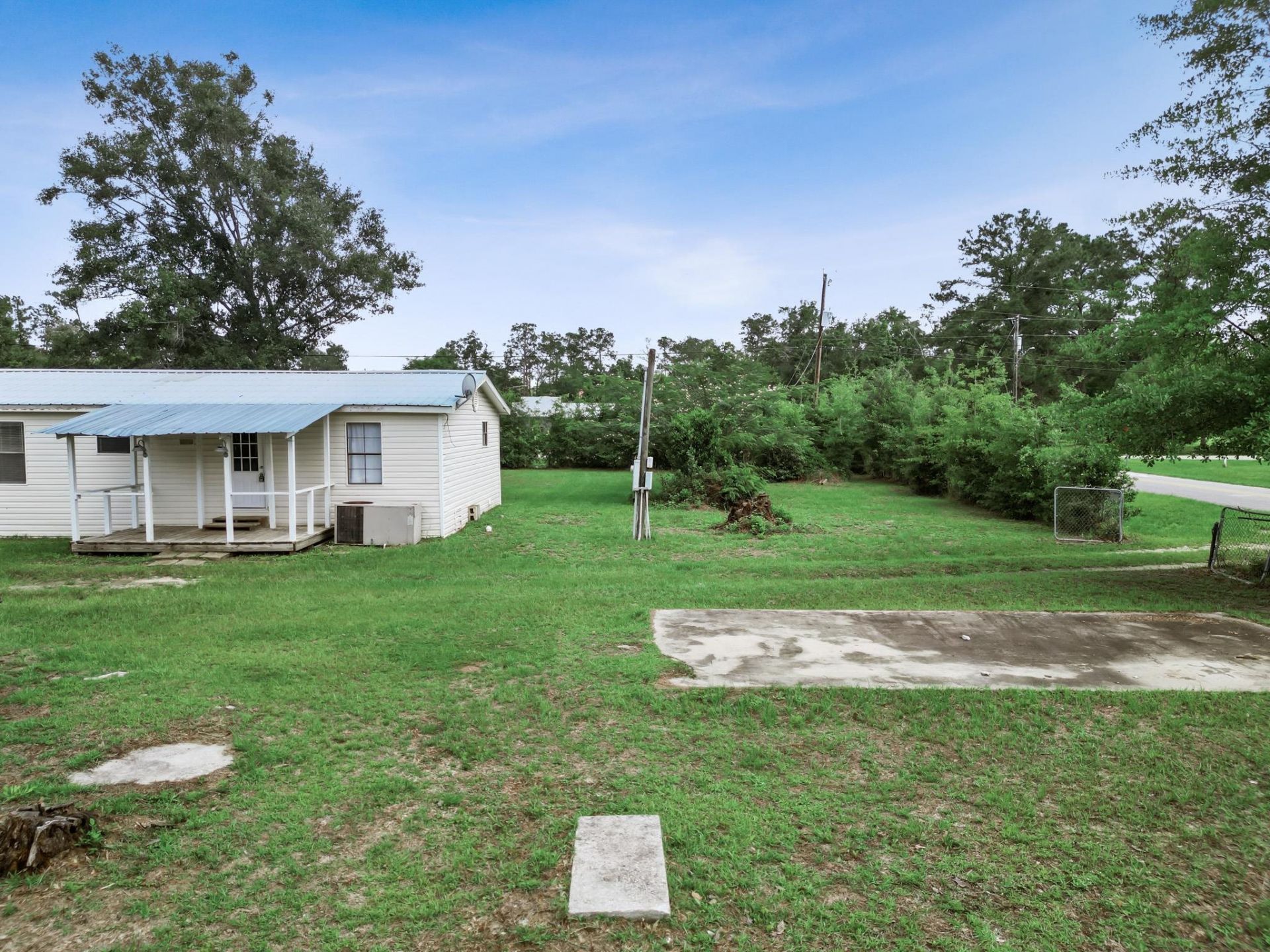 10461 NW 1st Street , Bristol, FL 32321 Photo