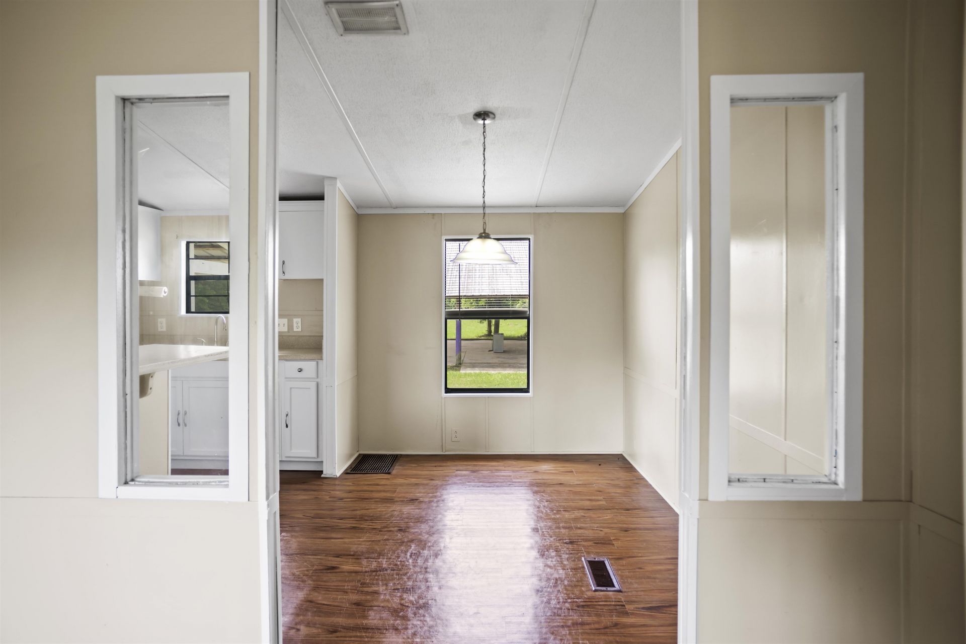 10461 NW 1st Street , Bristol, FL 32321 Photo