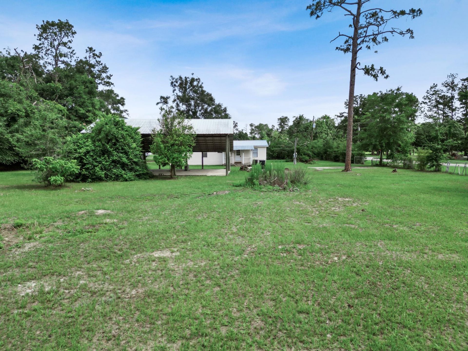 10461 NW 1st Street , Bristol, FL 32321 Photo