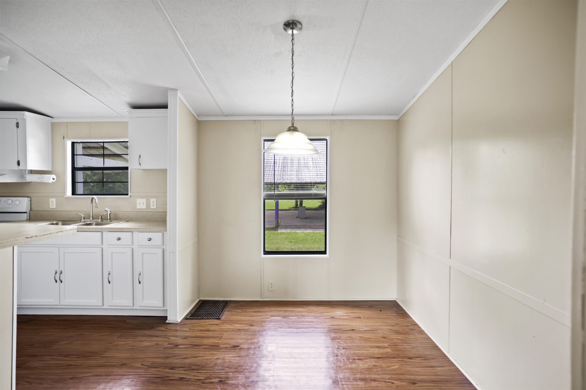 10461 NW 1st Street , Bristol, FL 32321 Photo