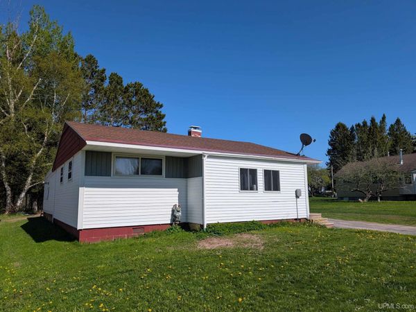 1414 Center Street, Munising, MI 49862