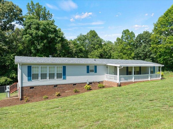 1296 Hayward DR , Vinton, VA 24179
