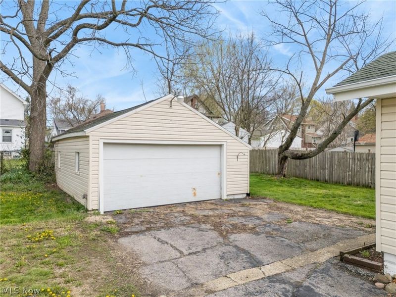 829 Indian Trail , Akron, OH 44314 Photo 2