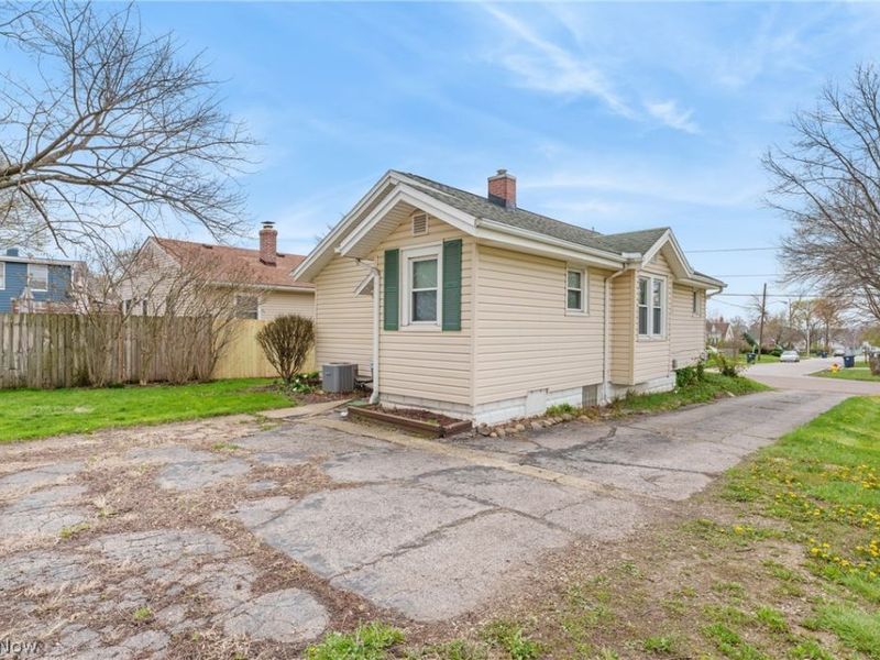 829 Indian Trail , Akron, OH 44314 Photo 29