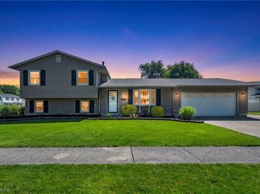 127 Edgefield Drive , Elyria, OH 44035