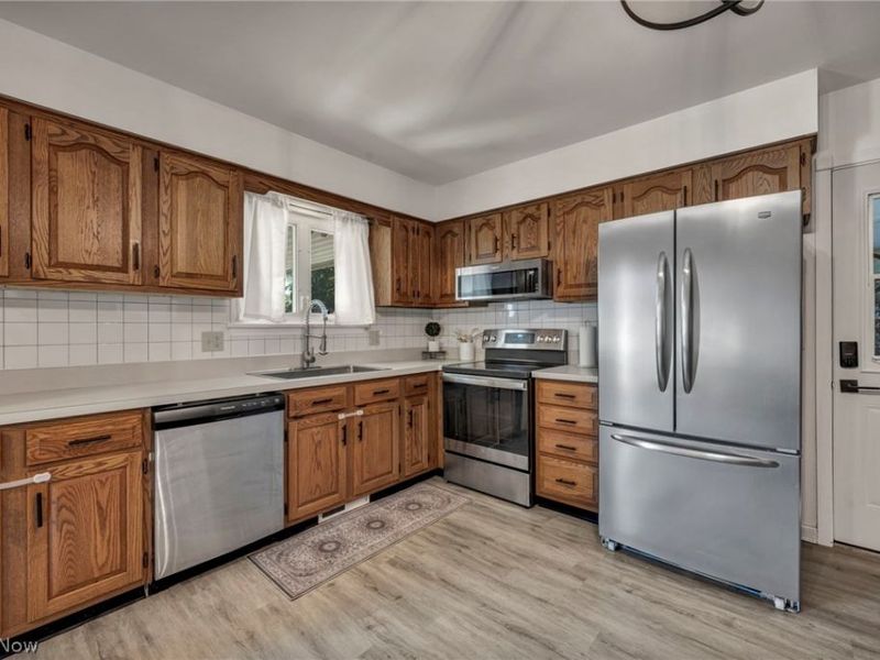 127 Edgefield Drive , Elyria, OH 44035 Photo 16
