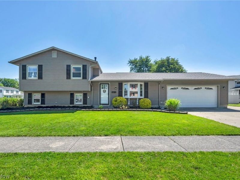 127 Edgefield Drive , Elyria, OH 44035 Photo 2