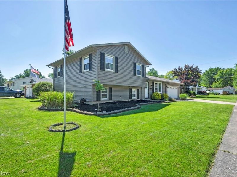127 Edgefield Drive , Elyria, OH 44035 Photo 3