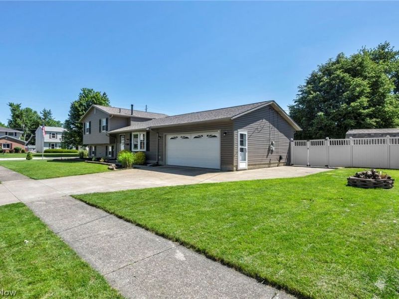 127 Edgefield Drive , Elyria, OH 44035 Photo 5